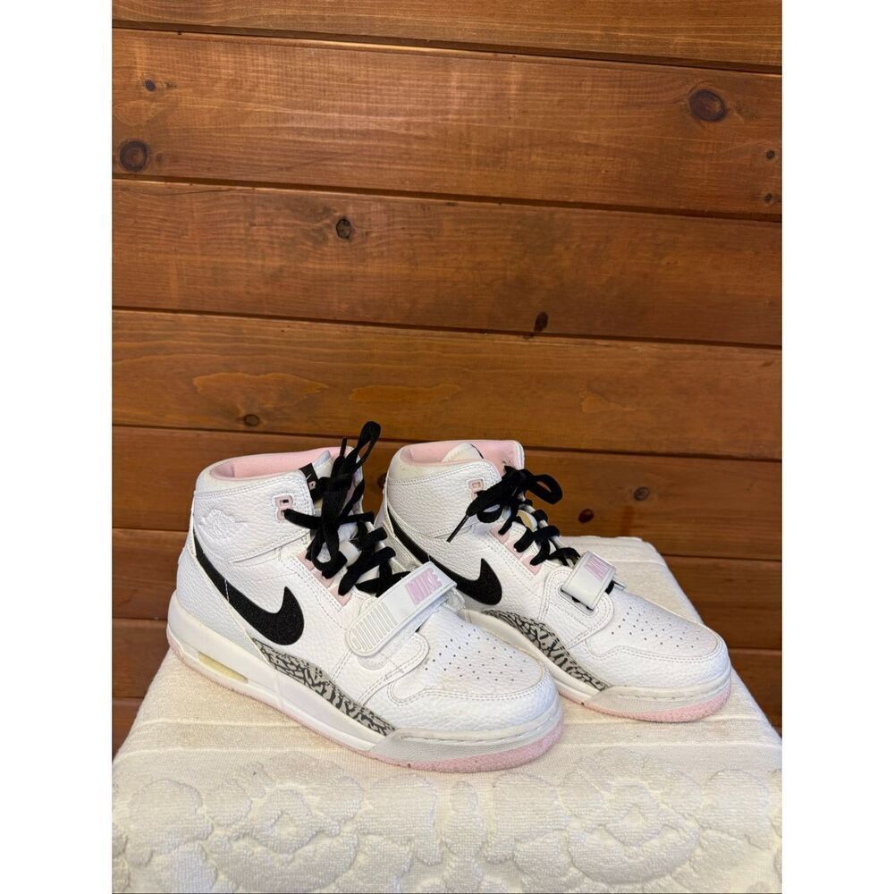 Jordan Legacy 312 GS "White Black Pink Foam" Sz 7Youth AT4040-106